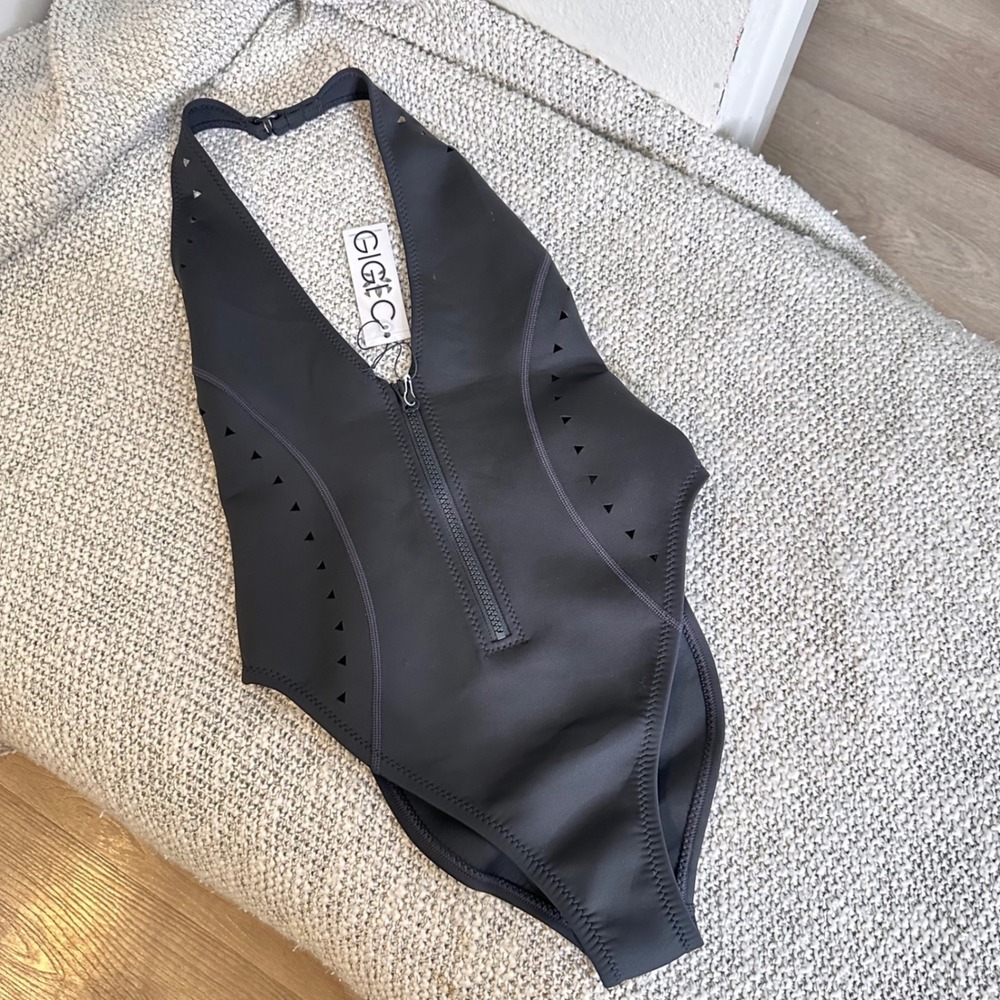 Gigi C Black Laser Cut Halter Zip Front Scuba Bikini Top Small NEW
